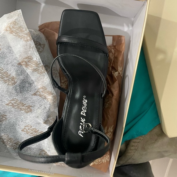 BRAND NEW NEVER WORN DUKE BLACK STRAPPY SQUARE TOE PLATFORM WEDGE HEEL SIZE 7.5 - Picture 6 of 7